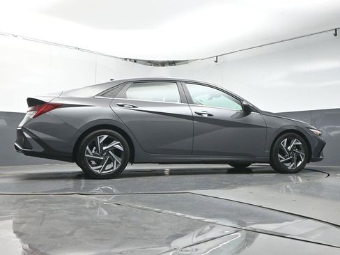 Used 2024 Hyundai Elantra Limited image 34
