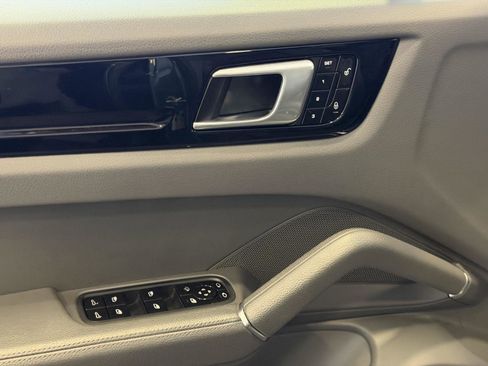 Used 2019 Porsche Cayenne image 14