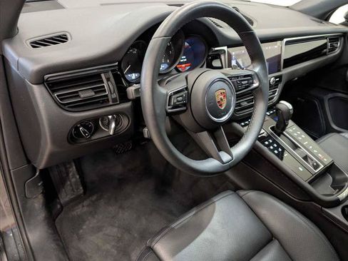 Used 2024 Porsche Macan AWD/4WD image 4