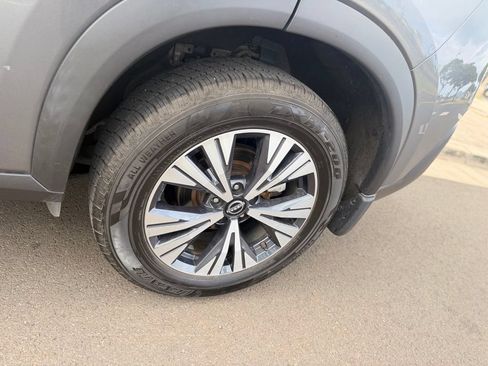 Used 2022 Nissan Rogue SV FWD image 17