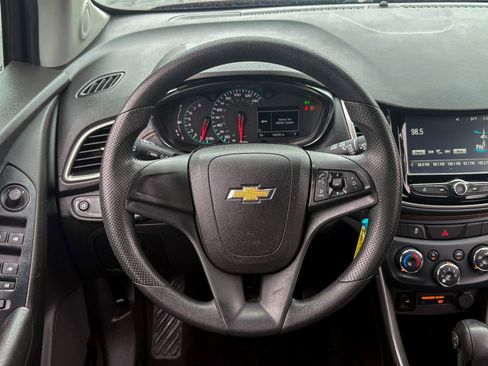 Used 2017 Chevrolet Trax LS FWD image 30
