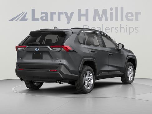 Used 2025 Toyota RAV4 LE AWD/4WD image 2