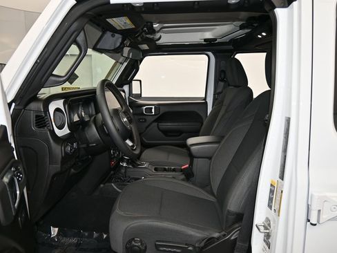 Used 2024 Jeep Gladiator Sport image 11