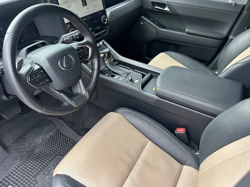 Used 2024 Lexus GX 550 image 11