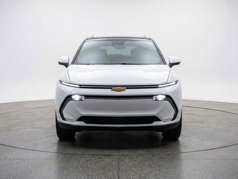 Used 2025 Chevrolet Equinox LT FWD image 2