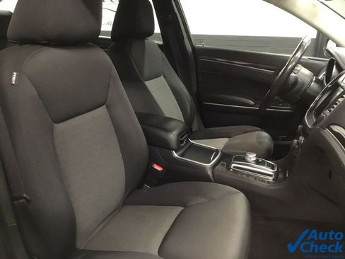 Used 2018 Chrysler 300 Touring w/ Sport Appearance Package image 34