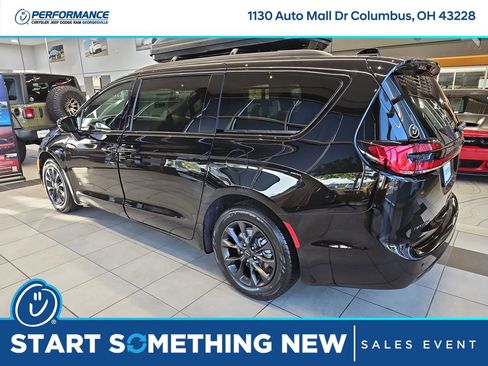 New 2025 Chrysler Pacifica Select w/ Fav Edition Package image 4