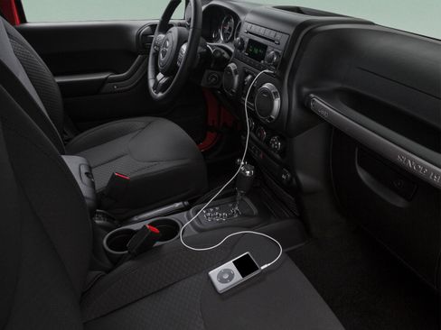 Used 2016 Jeep Wrangler Unlimited Rubicon w/ Connectivity Group AWD/4WD image 26