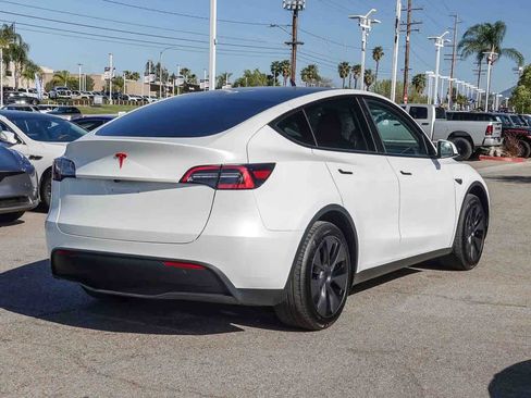 Used 2025 Tesla Model Y Long Range image 4