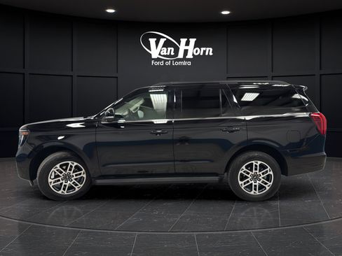Used 2025 Ford Expedition Active AWD/4WD image 4