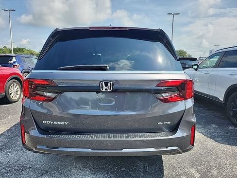 Used 2026 Honda Odyssey Elite image 4