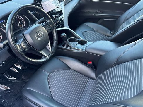Used 2022 Toyota Camry SE image 4
