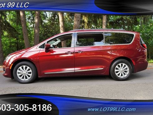 Used 2017 Chrysler Pacifica Touring-L FWD image 1