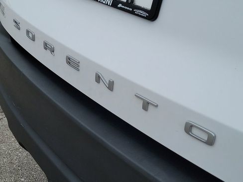 Used 2021 Kia Sorento LX image 8