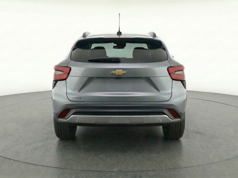 Used 2025 Chevrolet Trax LT FWD image 7