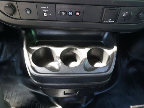 Used 2018 Chevrolet Express 2500 w/ Driver Convenience Package RWD image 14