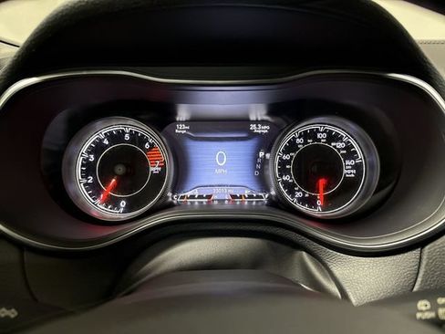 Used 2020 Jeep Cherokee Limited w/ Advanced Safety Group FWD image 12