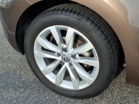 Used 2013 Volkswagen Beetle TDI image 9