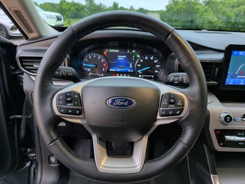 Used 2023 Ford Explorer XLT w/ Equipment Group 202A AWD/4WD image 14