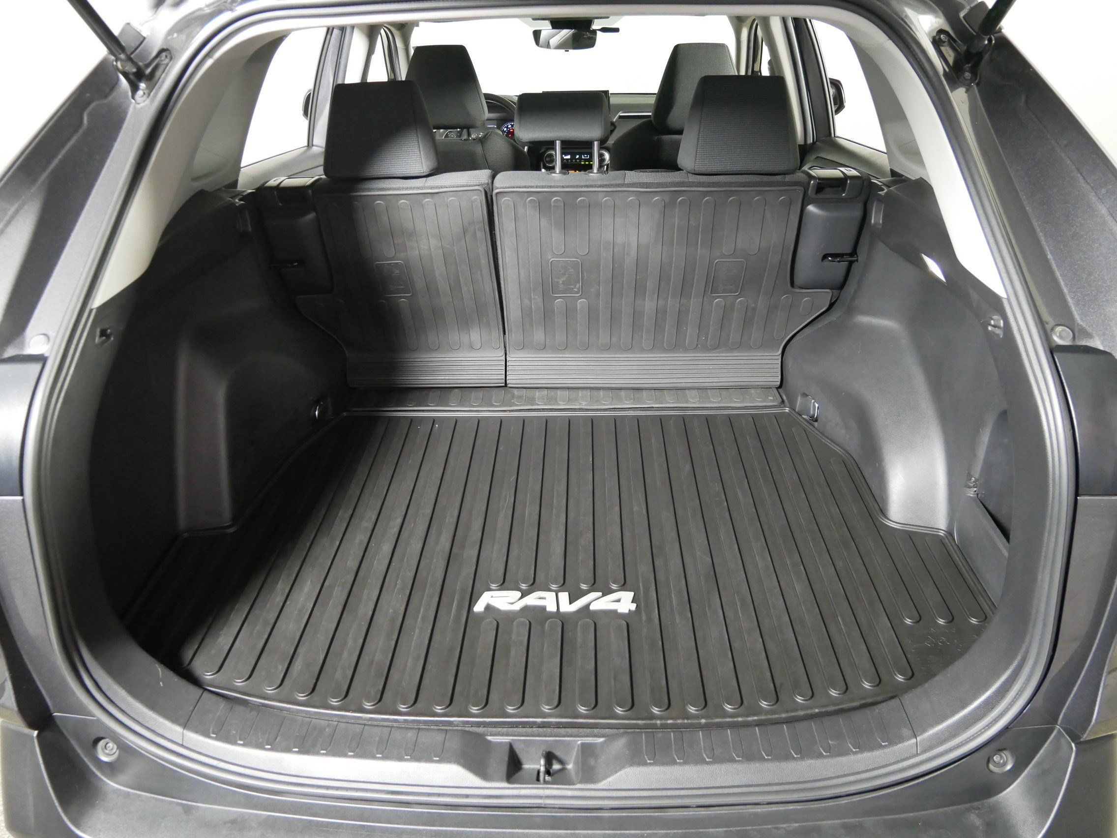 Used 2022 Toyota RAV4 LE AWD/4WD image 18