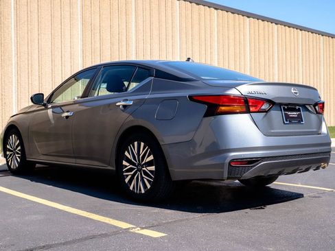 Used 2024 Nissan Altima 2.5 SV image 7