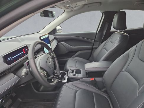 Certified 2025 Ford Mustang Mach-E Premium image 11