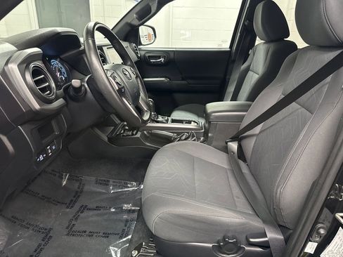 Used 2019 Toyota Tacoma TRD Sport image 21