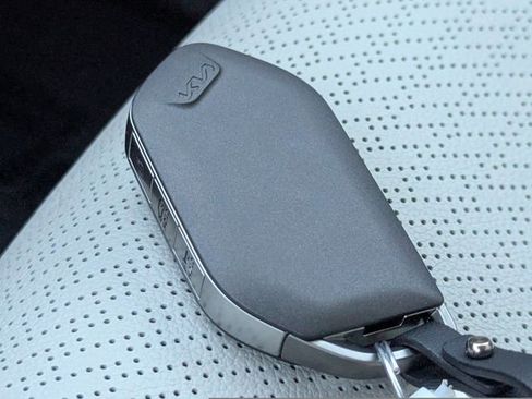 Used 2026 Kia Carnival SX Prestige image 33