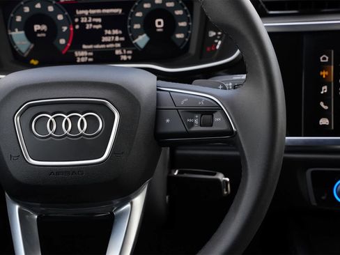 Used 2025 Audi Q3 2.0T Premium image 11