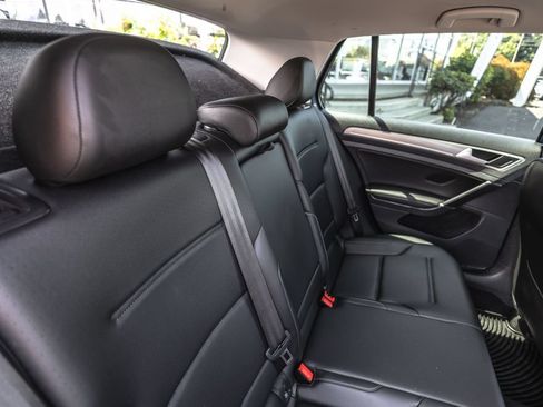 Used 2016 Volkswagen Golf SE w/ Lighting Package FWD image 29