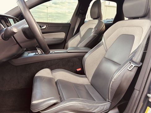 Used 2022 Volvo XC60 B6 R-Design w/ Advanced Package image 23