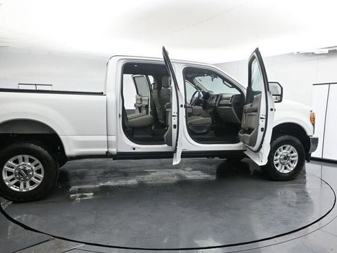 Used 2017 Ford F250 XLT image 36