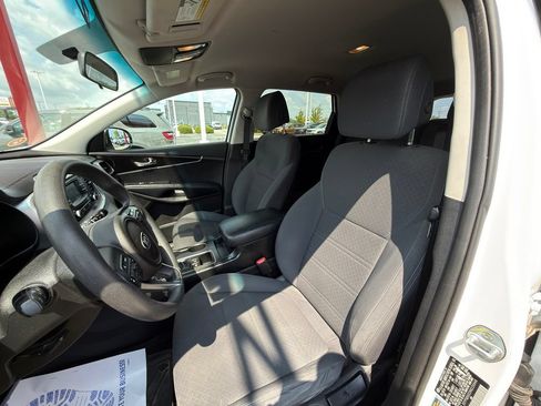 Used 2017 Kia Sorento AWD image 12