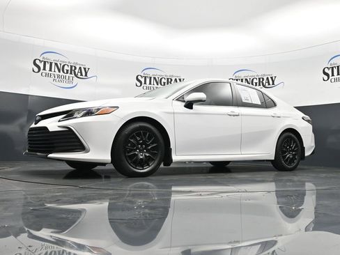 Used 2022 Toyota Camry LE image 19