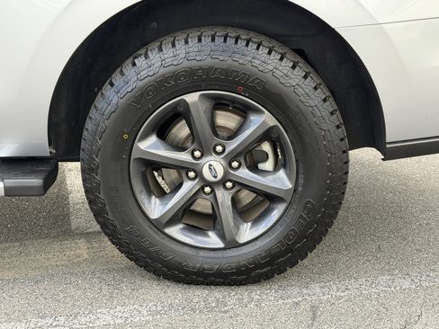 Used 2021 Ford Expedition XLT image 12