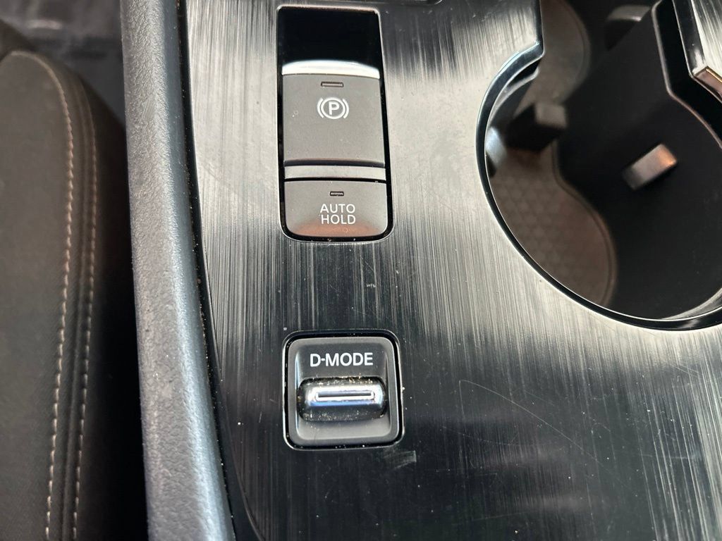 Used 2024 Nissan Rogue S FWD image 43