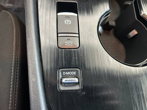 Used 2024 Nissan Rogue S FWD image 43