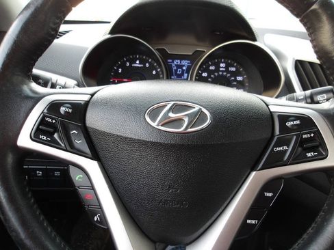 Used 2013 Hyundai Veloster w/ Tech Pkg FWD image 16