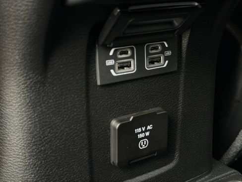 Used 2026 Jeep Wrangler Unlimited Sahara AWD/4WD image 17