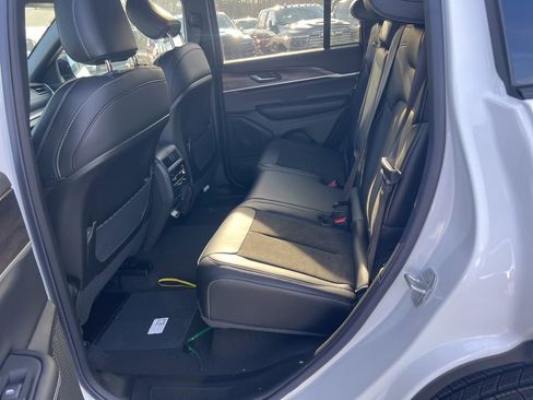 New 2026 Jeep Grand Cherokee Laredo image 19