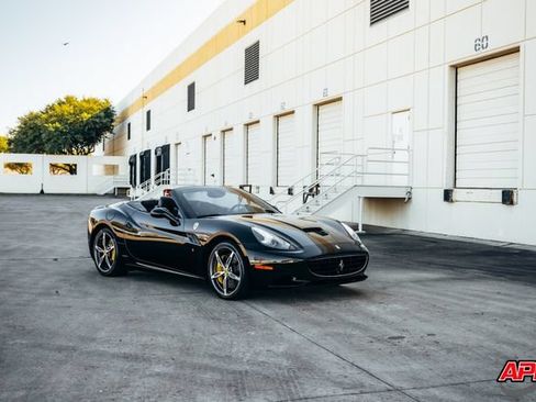 Used 2014 Ferrari California RWD image 63