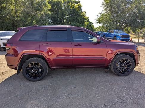 Used 2021 Jeep Grand Cherokee Laredo X AWD/4WD image 11