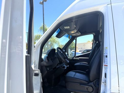 Used 2024 Mercedes-Benz Sprinter 2500 image 20
