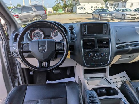 Used 2019 Dodge Grand Caravan SXT FWD image 36