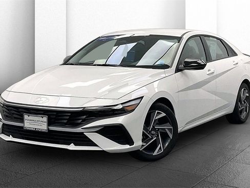 Certified 2025 Hyundai Elantra Sport w/ Cargo Package image 10