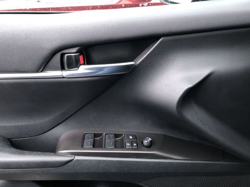 Used 2024 Toyota Camry SE image 11