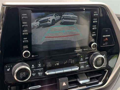 Used 2022 Toyota Highlander XLE image 33