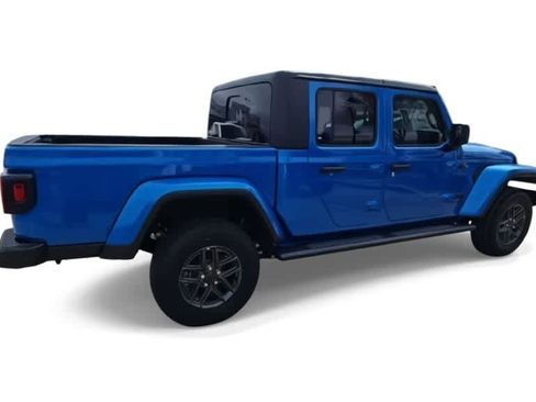 New 2025 Jeep Gladiator Sport AWD/4WD image 9