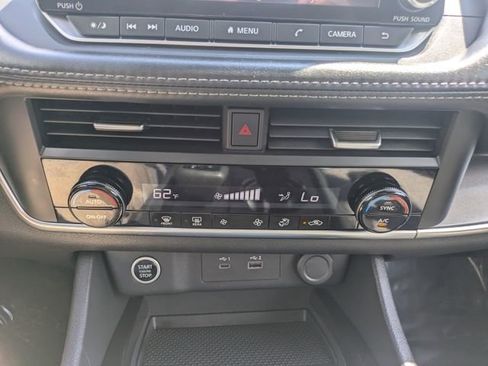 Used 2023 Nissan Rogue SV image 25