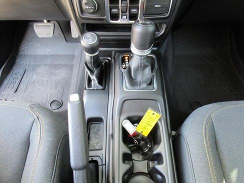 Used 2025 Jeep Wrangler Sport S image 20